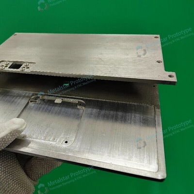 เครื่องแปรรูปแบบอัลลูมิเนียมแบบ CNC สําหรับรถยนต์