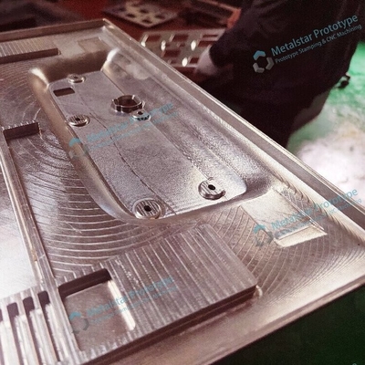 เครื่องแปรรูปแบบอัลลูมิเนียม CNC ที่มีความแม่นยํา