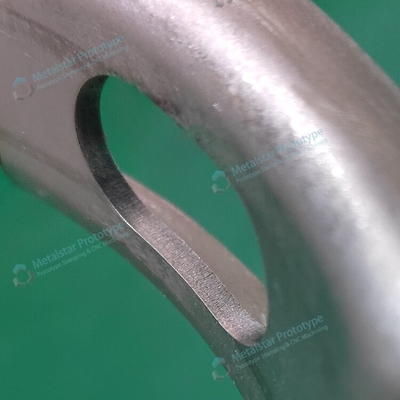 เครื่องสตัมป์โลหะแบบประดิษฐ์แบบ 2.0mm SS409 ที่ใช้สําหรับรถยนต์