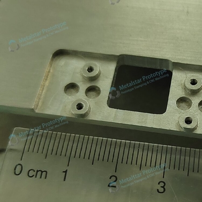 เครื่องแปรรูปแบบอัลลูมิเนียมแบบ CNC สําหรับรถยนต์